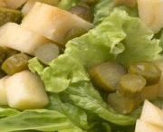 Ensalada de manzana verde y pepinillos