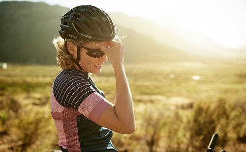 Montar en bicicleta es uno de los ejercicios recomendados para personas con migraña