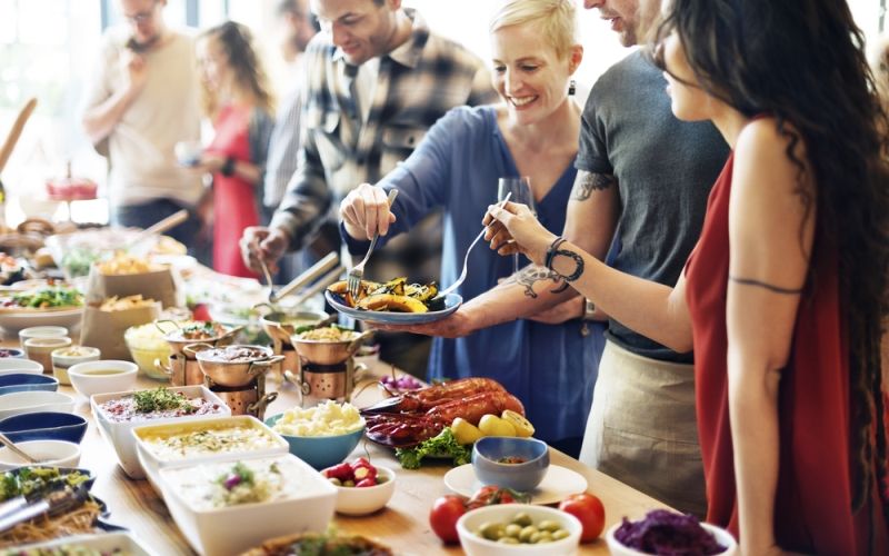 Comer sano de bufé libre en vacaciones