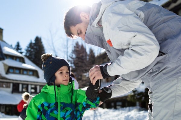 Protegerse con guantes con invierno